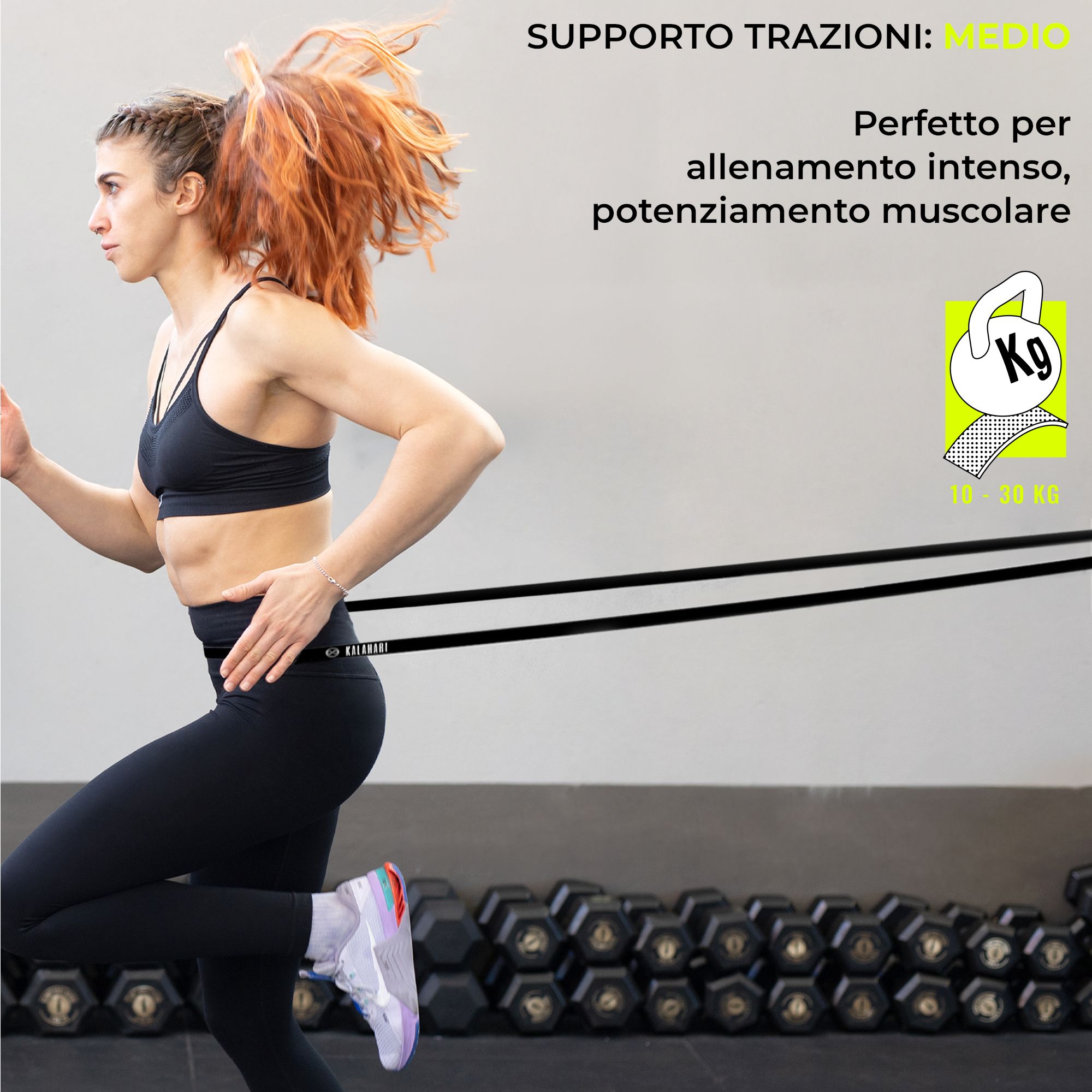 Donna corre con elastico nero, logo "KALAHARI".