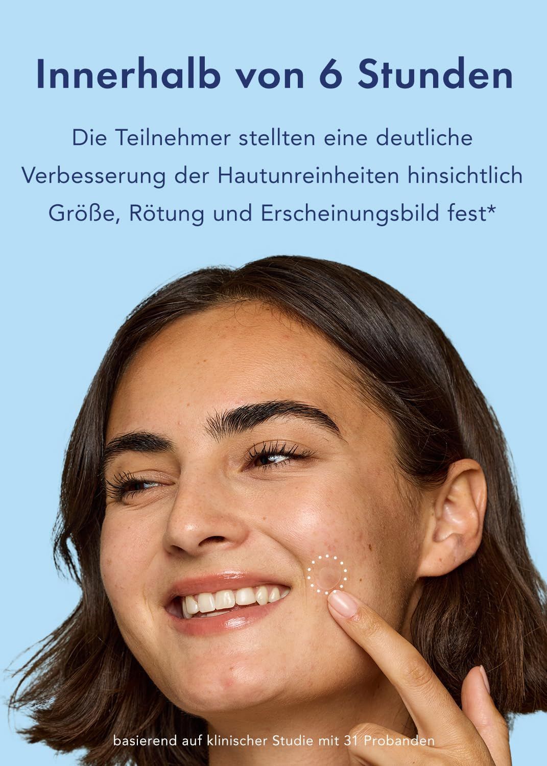 Donna con cerotto sulla guancia. Indica il cerotto. Testo: miglioramento delle imperfezioni cutanee in 6 ore.