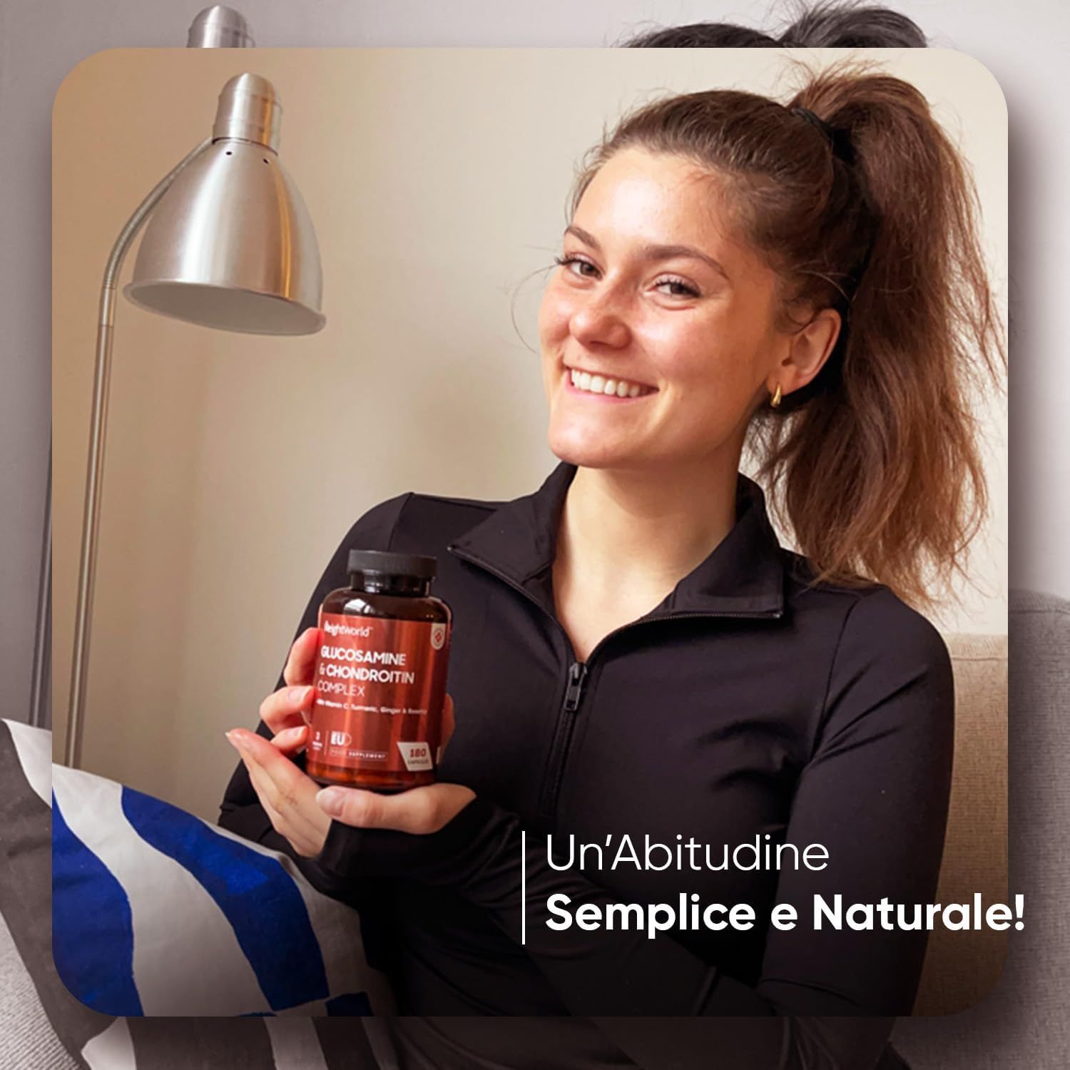 Donna che tiene in mano un flacone di capsule. Testo: Un'abitudine semplice e naturale!