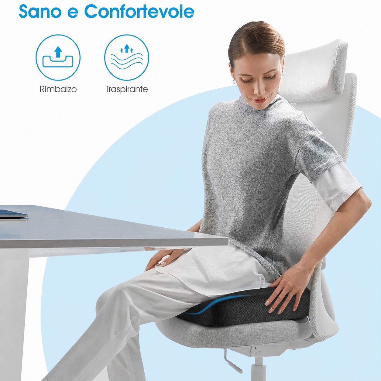 Cuscino ergonomico per seduta in memory foam con rivestimento traspirante, grigio e blu.