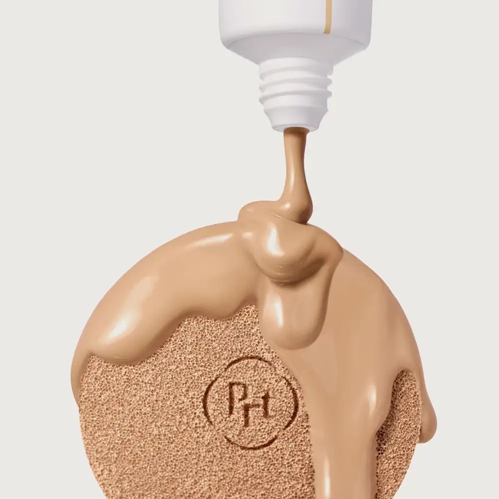 Prodotto versato su un cuscino colorato. Un logo è visibile sul cuscino.