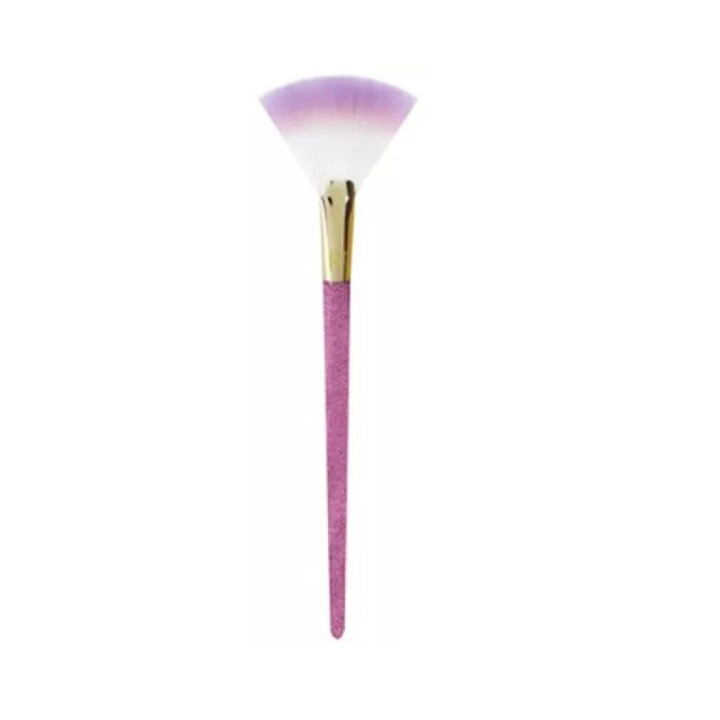 Pennello a ventaglio con manico rosa glitterato, ghiera dorata e testina lilla e bianca. Su sfondo bianco.