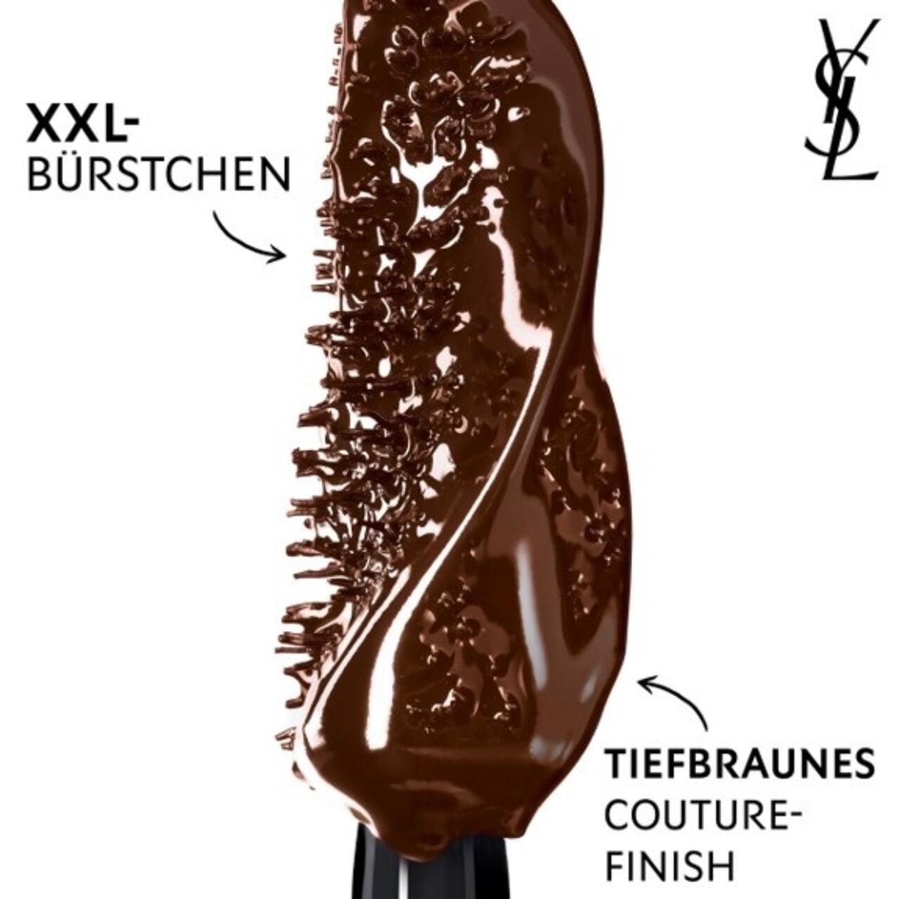 Primo piano dello scovolino con mascara marrone. Testo: spazzola XXL, finitura couture marrone intenso. Logo YSL.