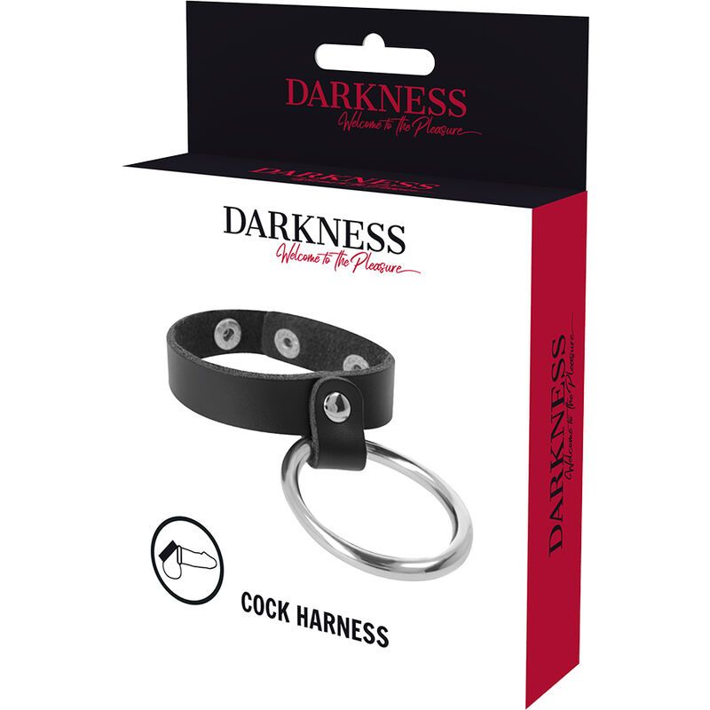 Confezione con un anello per il pene nero. Sulla confezione sono presenti le scritte "DARKNESS" e "COCK HARNESS".