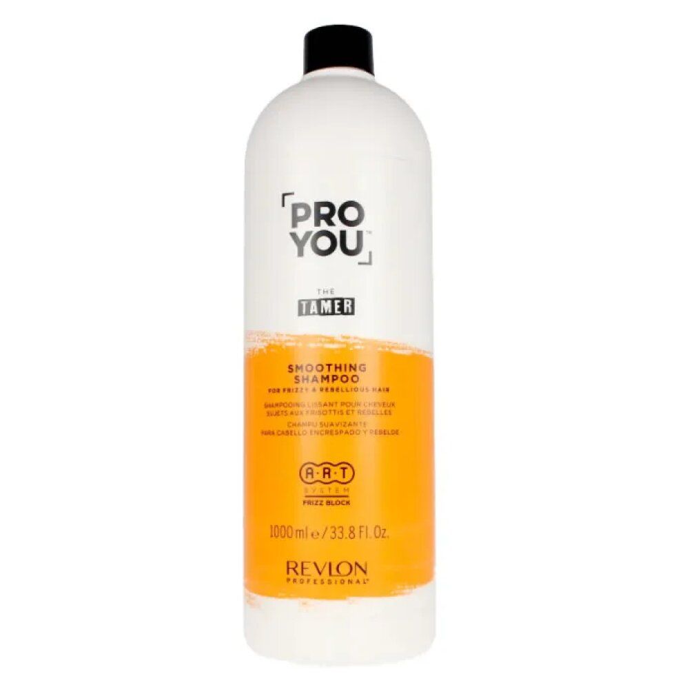 Flacone di shampoo bianco con tappo nero. Striscia arancione con testo. Visibili "PRO YOU The Tamer" e "Smoothing Shampoo".