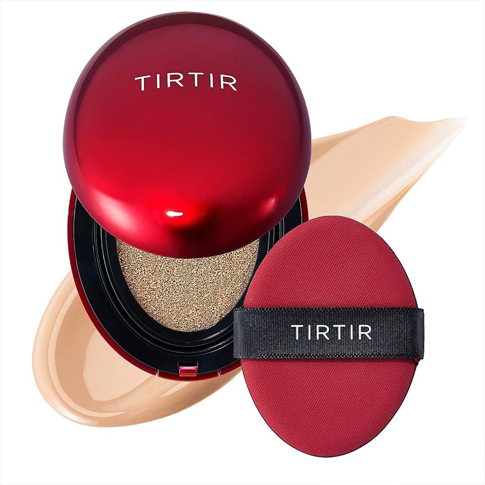 TIR TIR Mask Fit Red Mini Cushion rosso aperto con applicatore e campioni di fondotinta.