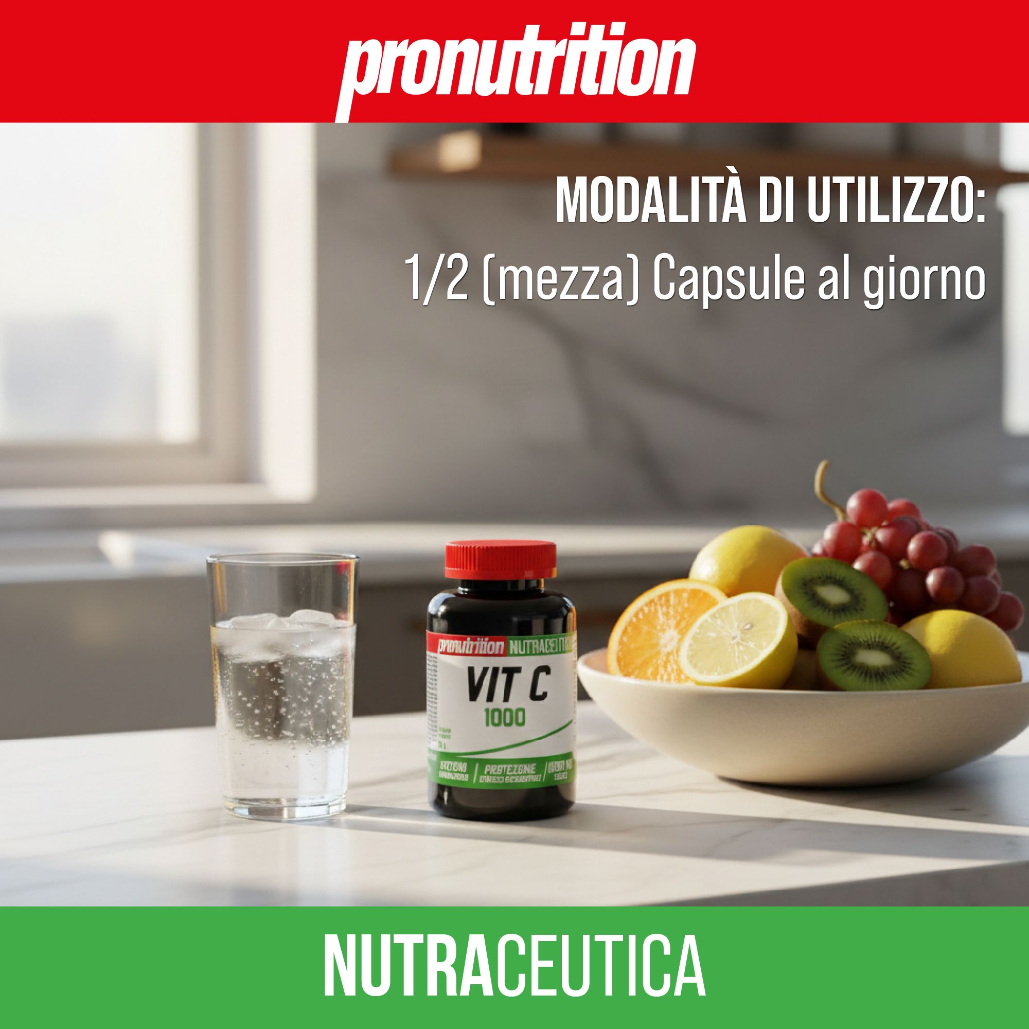 Flacone nero con tappo rosso. Scritta Vit C 1000. Bicchiere d'acqua e ciotola di frutta. Sfondo: cucina.