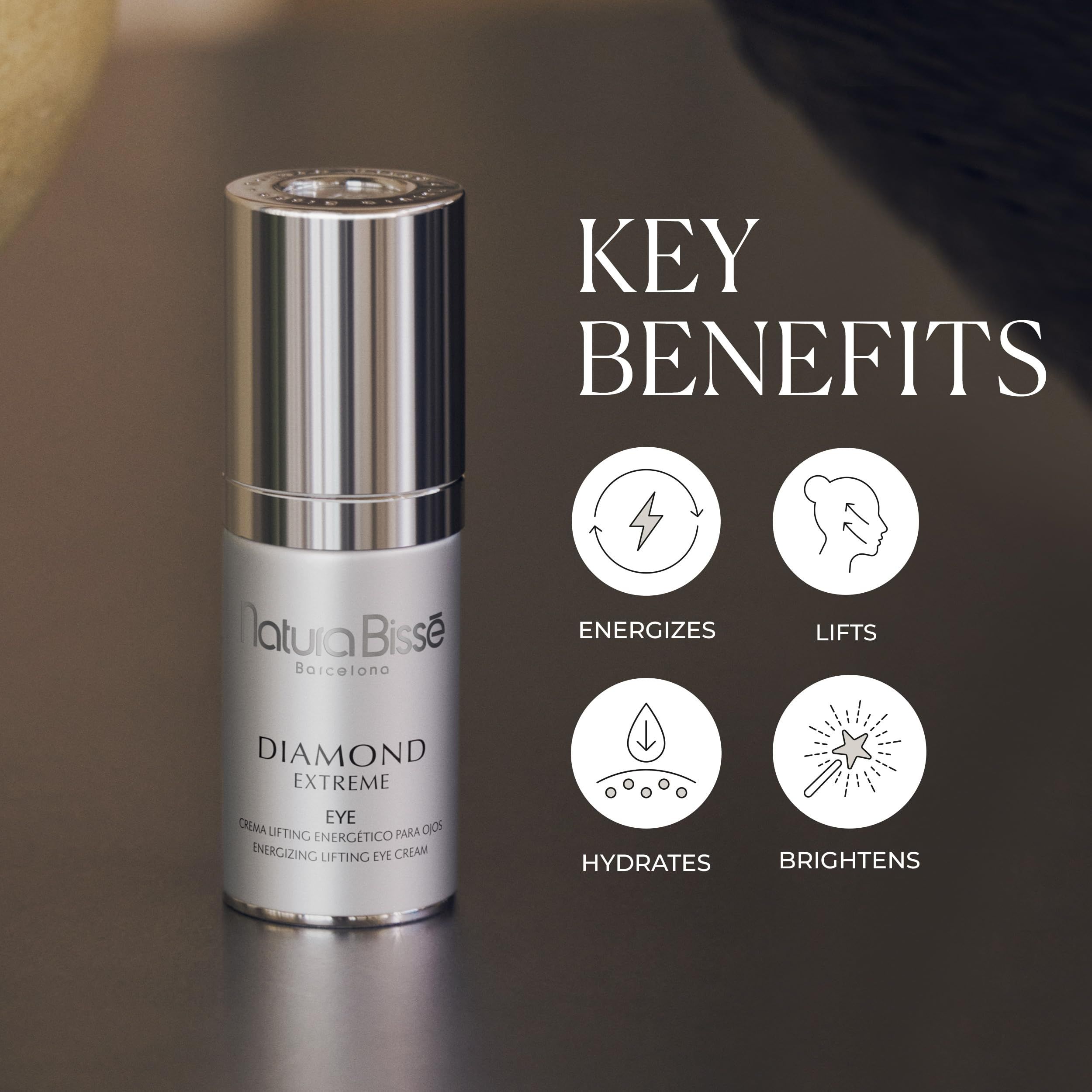 Flacone argento con dosatore. Scritta: Natura Bissé, DIAMOND EXTREME EYE. Key Benefits accanto.