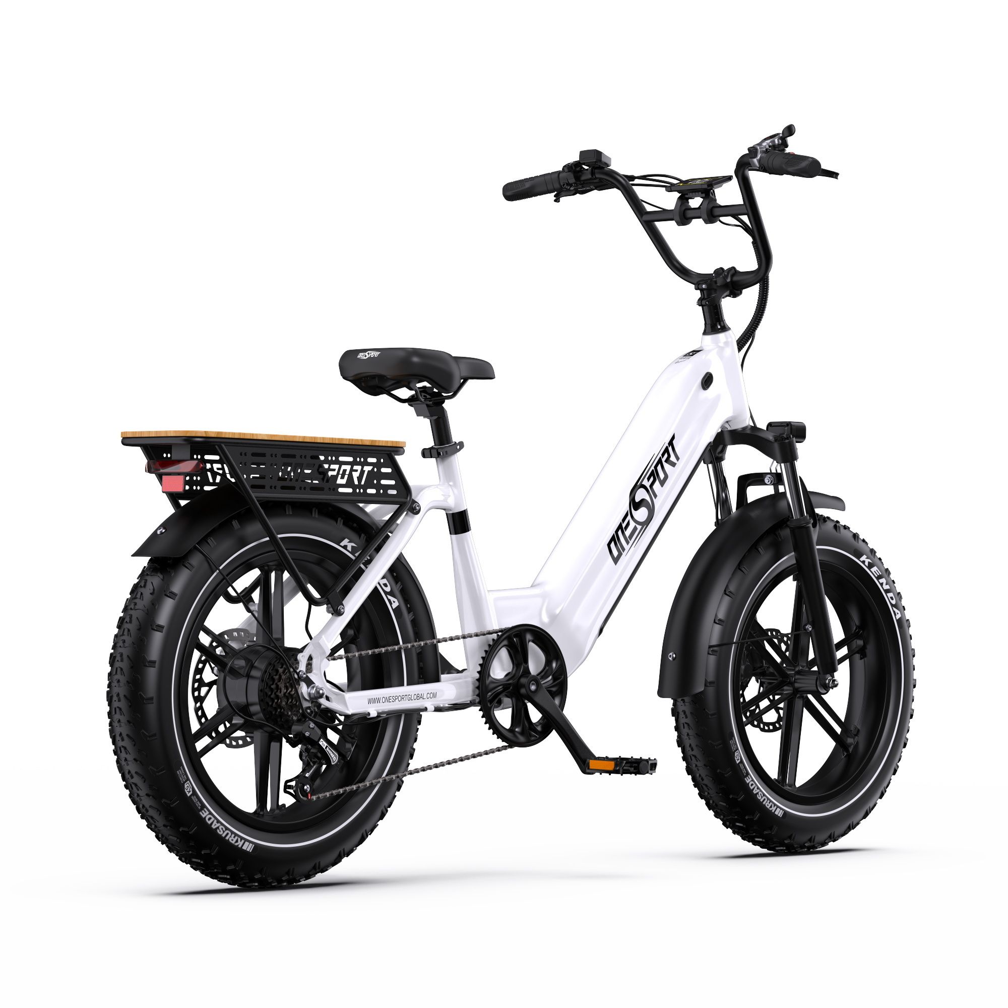 E-bike bianca, pneumatici neri, portapacchi. Marchio Onesport. Pneumatici Kenda. Manubrio e sella neri.