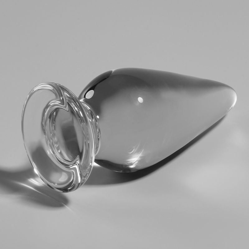 Spina anale in vetro borosilicato, affusolata, con flangia. Primo piano.