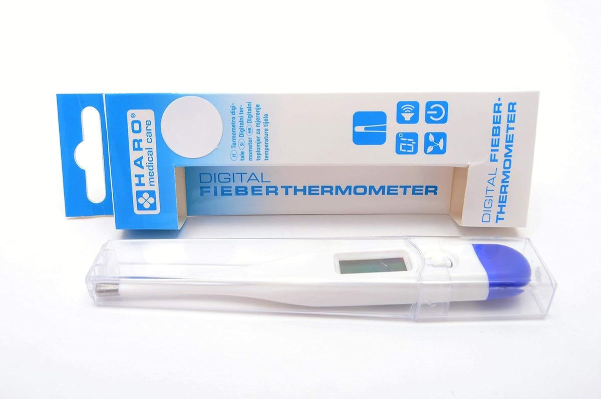 Termometro digitale in custodia trasparente. Termometro bianco con estremità blu e display. Testo: Digital Fieberthermometer. Marchio HARO.