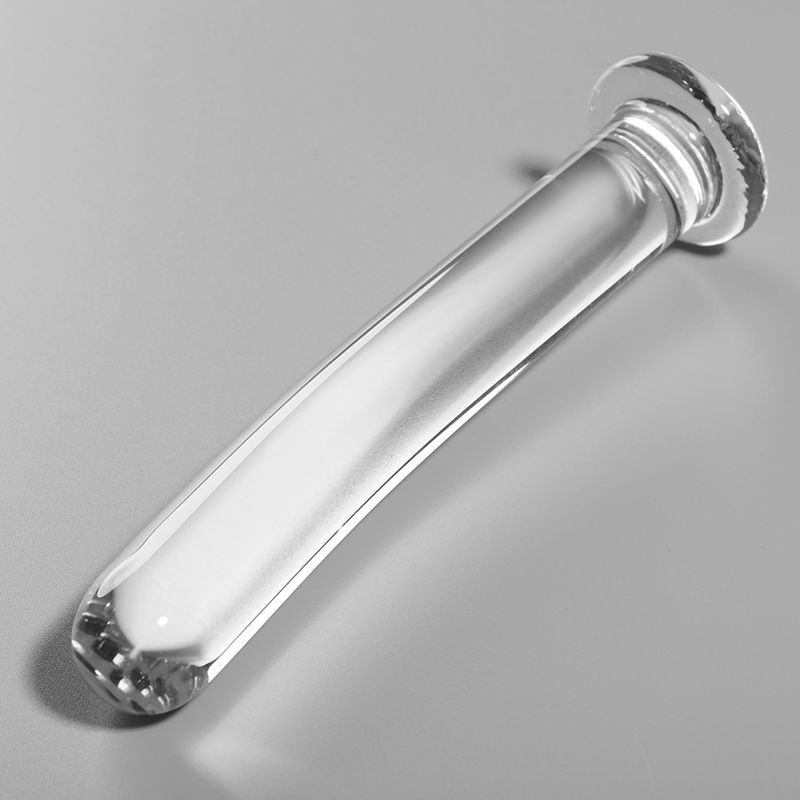 Dildo trasparente in vetro borosilicato, modello 9, appoggiato su sfondo grigio. Superficie liscia, forma curva, base larga.