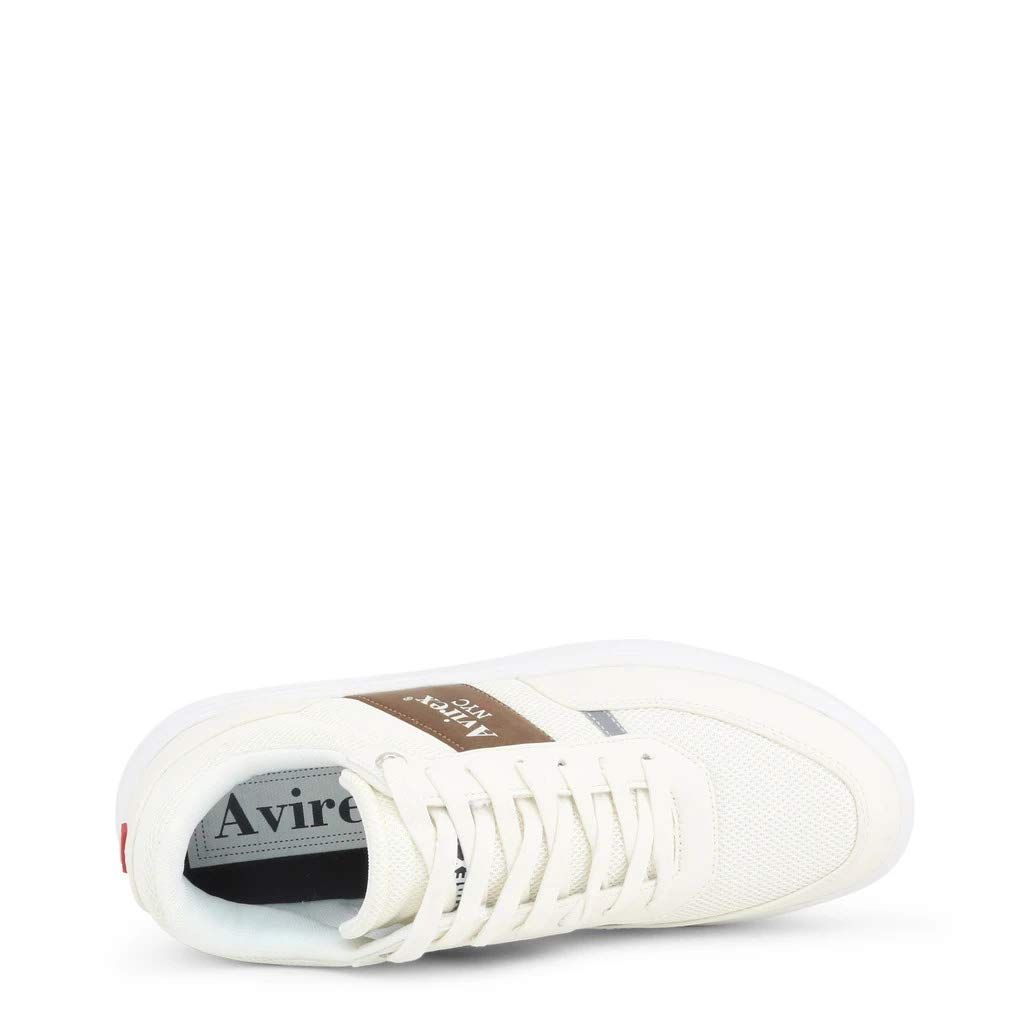 Sneakers bianche con striscia marrone e scritta Aviirex NYC. Accenti rossi. Lacci. Vista dall'alto.