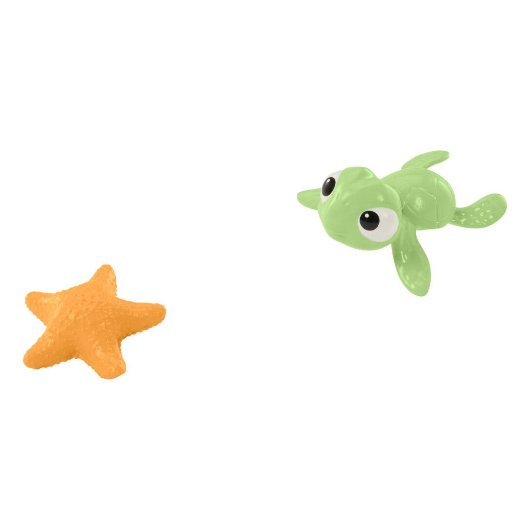 Tartaruga verde e stella marina arancione. Entrambi i giocattoli sono in plastica.