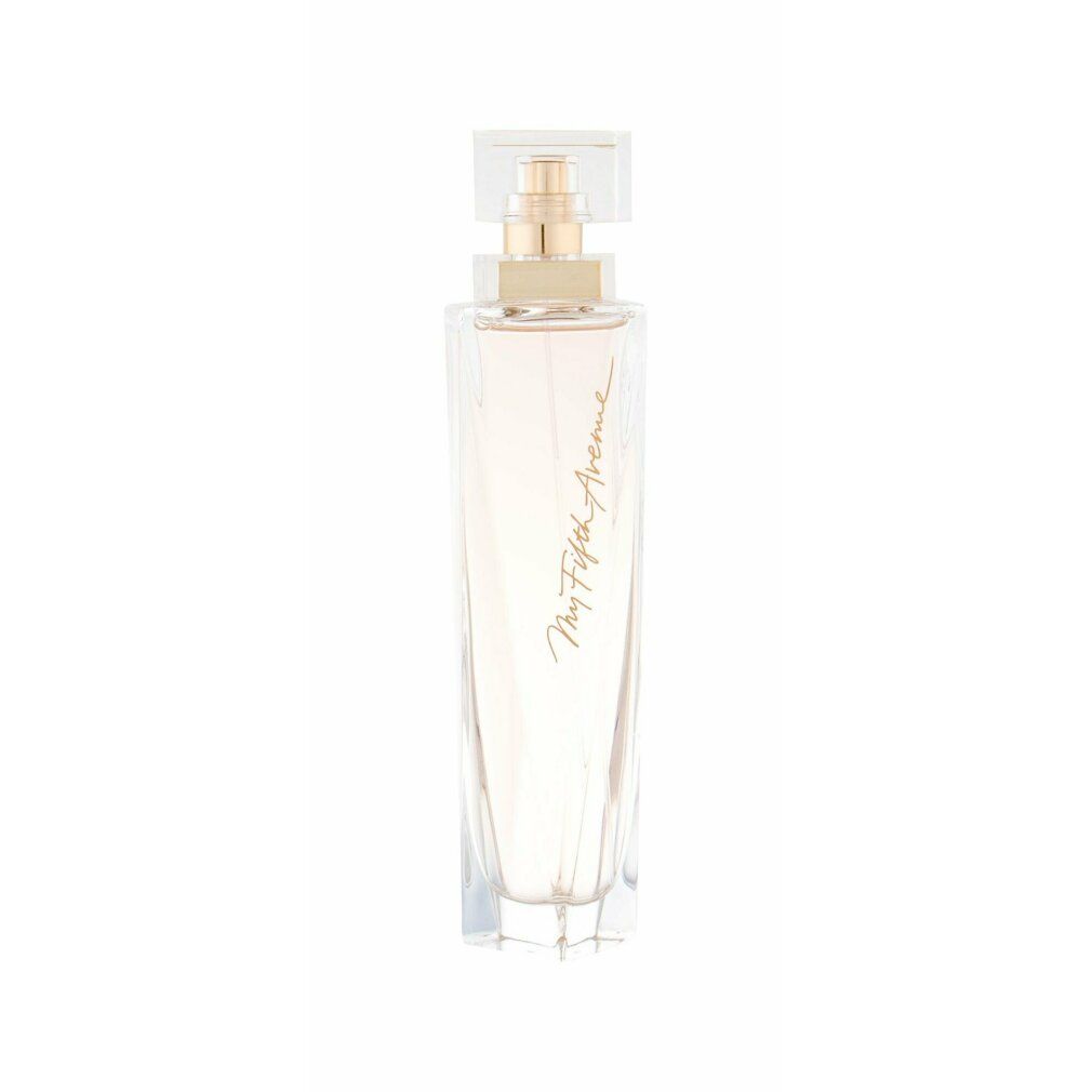 Flacone di profumo, rettangolare, trasparente. Scritta dorata: My Fifth Avenue. Tappo trasparente. Su sfondo bianco.