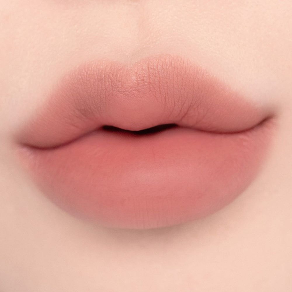 Labbra con rossetto Nude Rose.