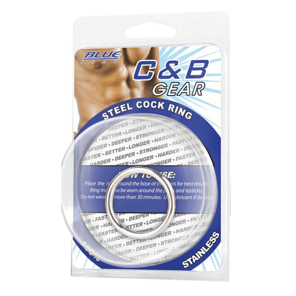 Due anelli in acciaio, uno nella confezione, uno accanto. "C&B GEAR STEEL COCK RING STAINLESS".