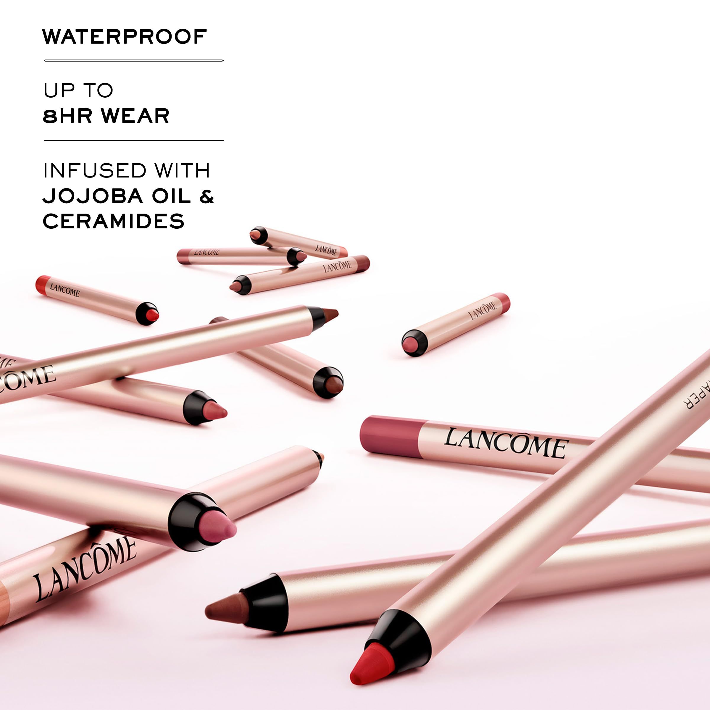 Matite labbra Lancôme color oro rosa con punte rosse e marroni. Testo: Waterproof, fino a 8 ore di tenuta, con olio di jojoba e ceramidi.