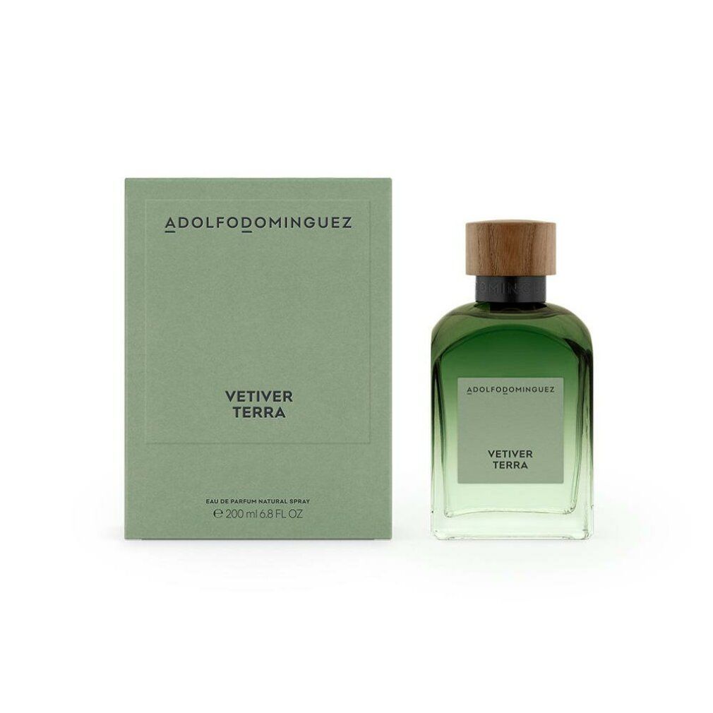 Flacone di vetro verde e scatola. Scritta: VETIVER TERRA. Marchio: ADOLFODOMINGUEZ. Flacone con tappo in legno.