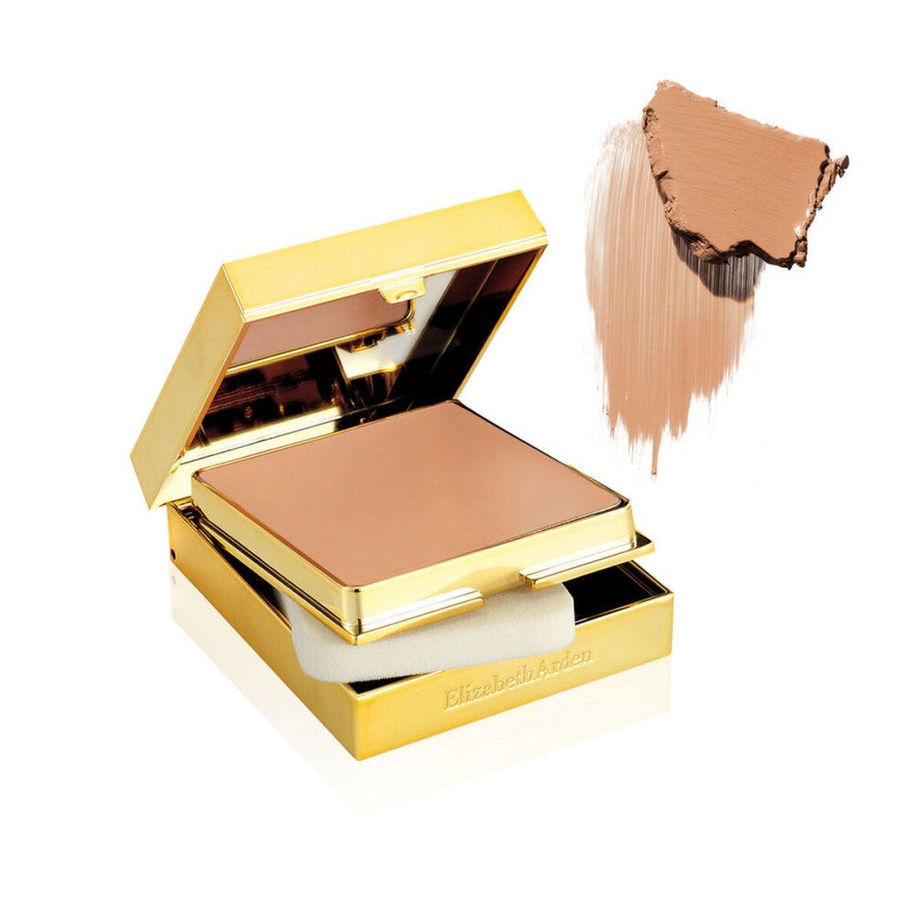 Confezione compatta per trucco dorata aperta con trucco e spugna. Accanto, un'applicazione di trucco.