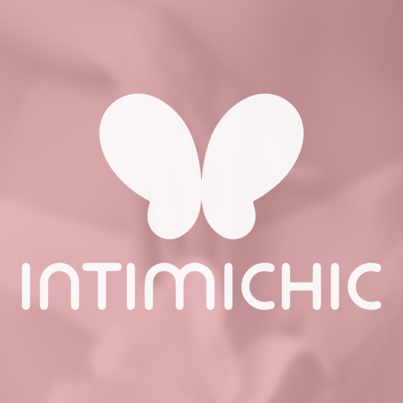 Logo INTIMICHIC: simbolo farfalla bianco su sfondo rosa.