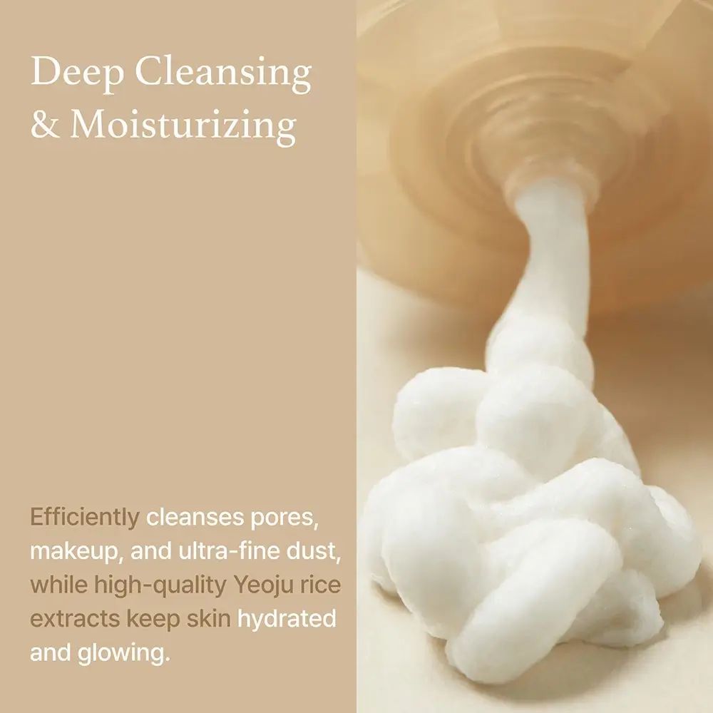 Prodotto da cui esce schiuma bianca. Testo: Deep Cleansing & Moisturizing, pulisce efficacemente i pori.