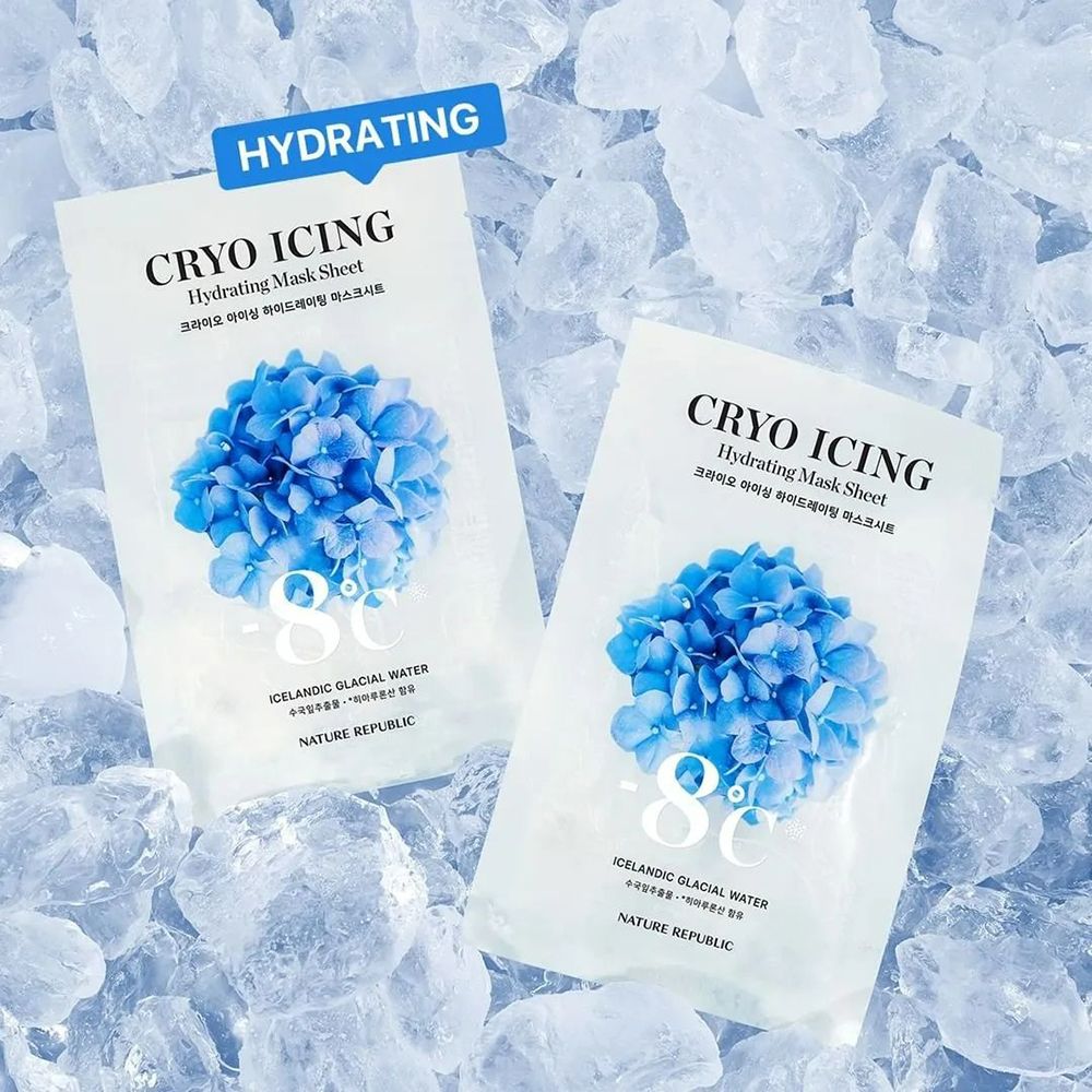 Due bustine bianche con "Cryo Icing" e motivo floreale blu su ghiaccio. Testo: "Hydrating" e "-8°C Icelandic Glacial Water".
