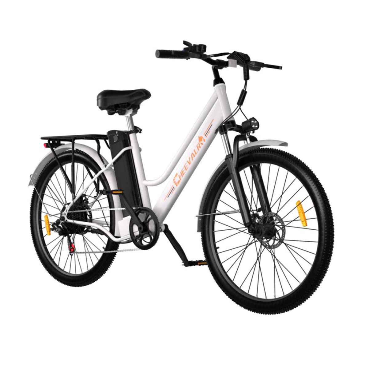 Bicicletta elettrica bianca con telaio nero, portapacchi e faro. Marchio Cheevalry.