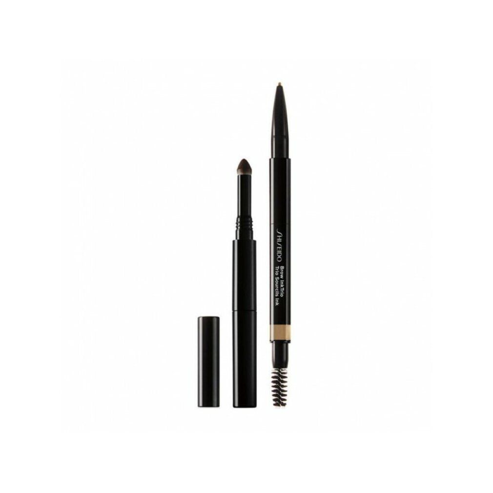 Matita per sopracciglia nera con spazzola e applicatore. Scritta: SHISEIDO. Prodotto: Brow Ink Trio.