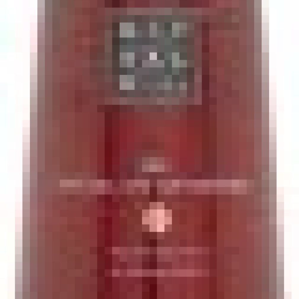 Primo piano dell'etichetta su un flacone in vetro rosso: Olio Secco Rituals The Ritual Of Ayurveda.