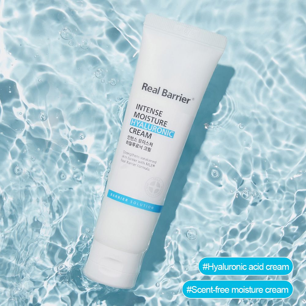 Tubo bianco in acqua. Scritta: Real Barrier, Intense Moisture Hyaluronic Cream. Testo coreano e logo.