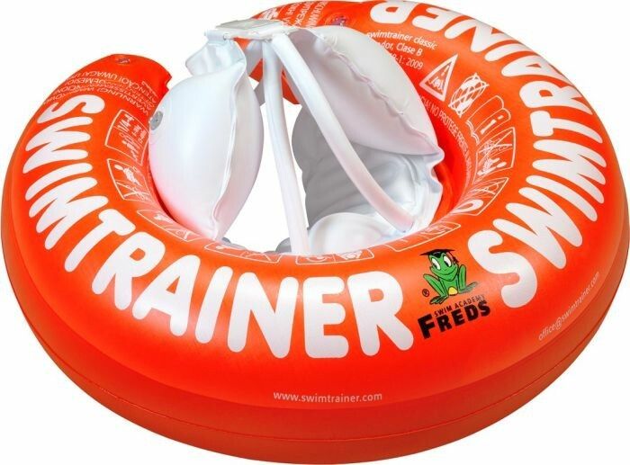 Schwimmtrainer Classic arancione, inserto bianco. Scritta SWIMTRAINER. Marchio Freds Swim Academy.