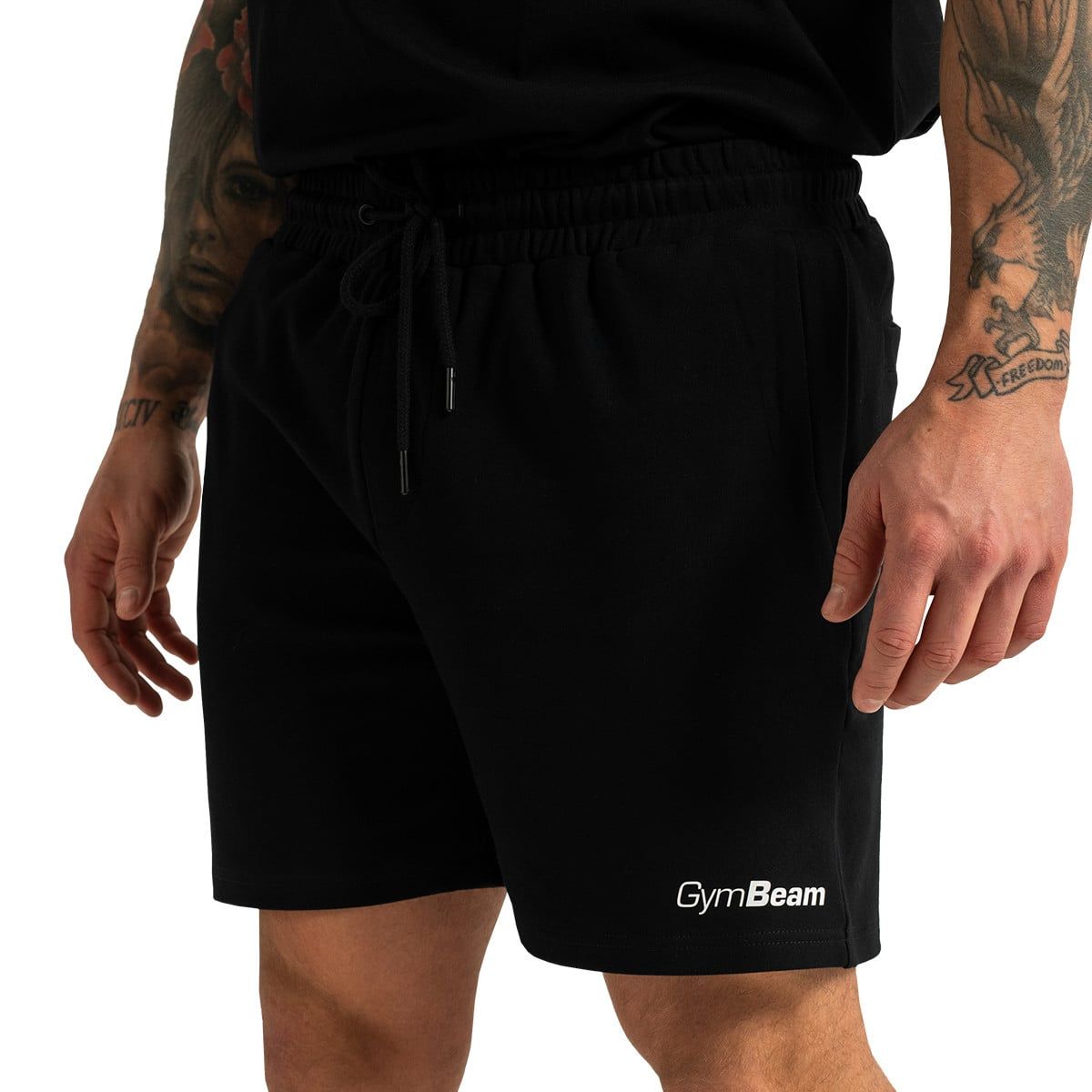 Pantaloncini neri GymBeam da uomo con coulisse e tasche, vista ravvicinata.