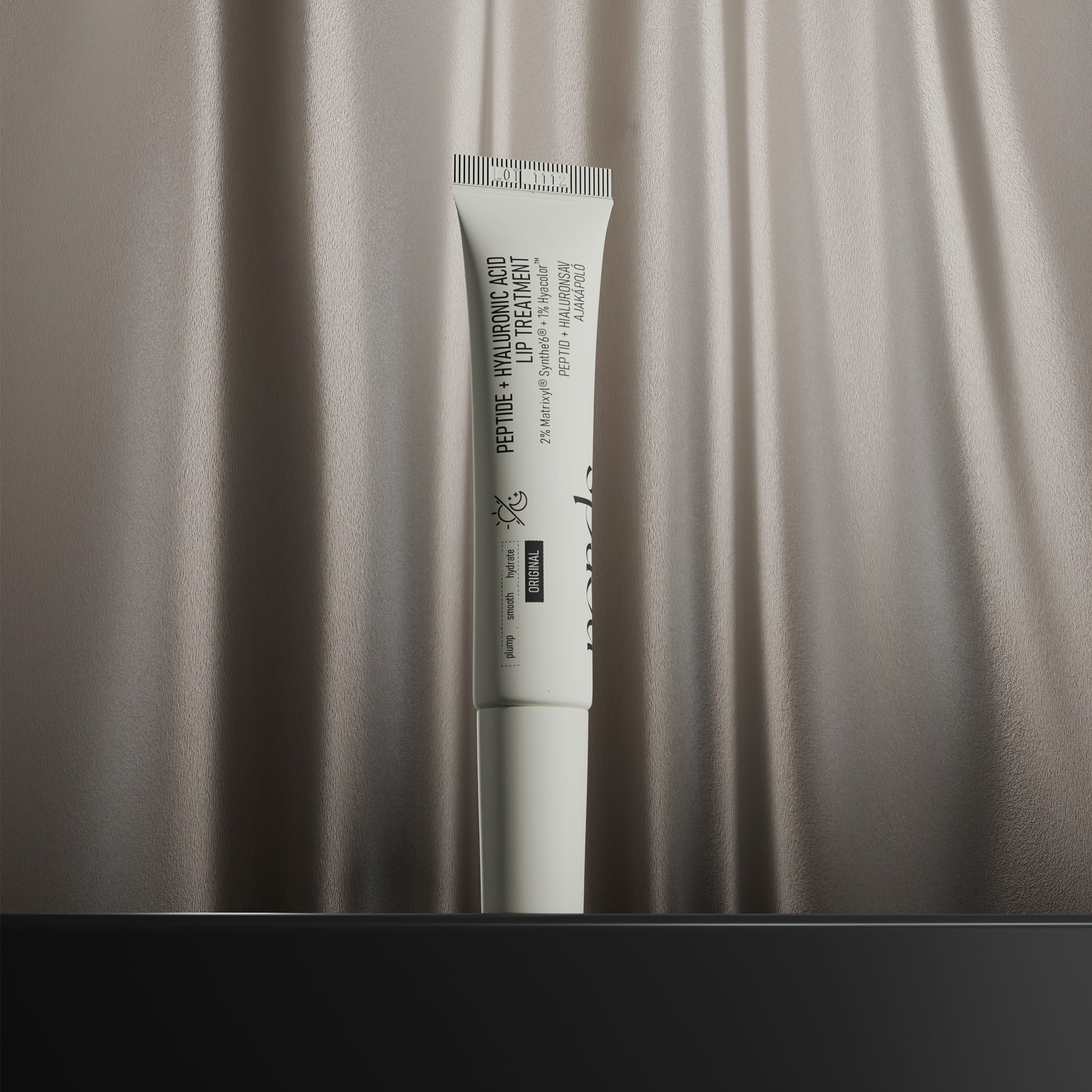Tubo bianco di trattamento labbra Peptide + Acido Ialuronico, colore "original".