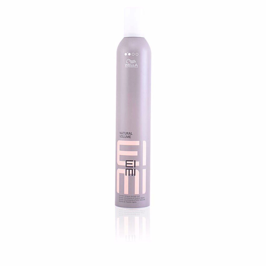Flacone spray grigio con tappo bianco. Scritta: EIMI Natural Volume. Marchio: Wella.