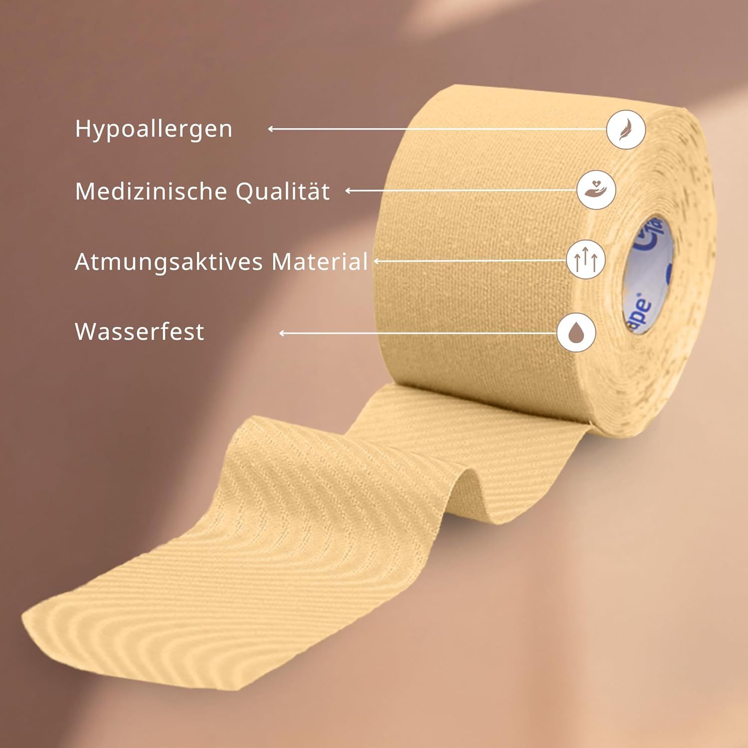 Rotolo di nastro kinesiologico beige. Scritte: Ipoallergenico, Qualità medica, Materiale traspirante, Resistente all'acqua.