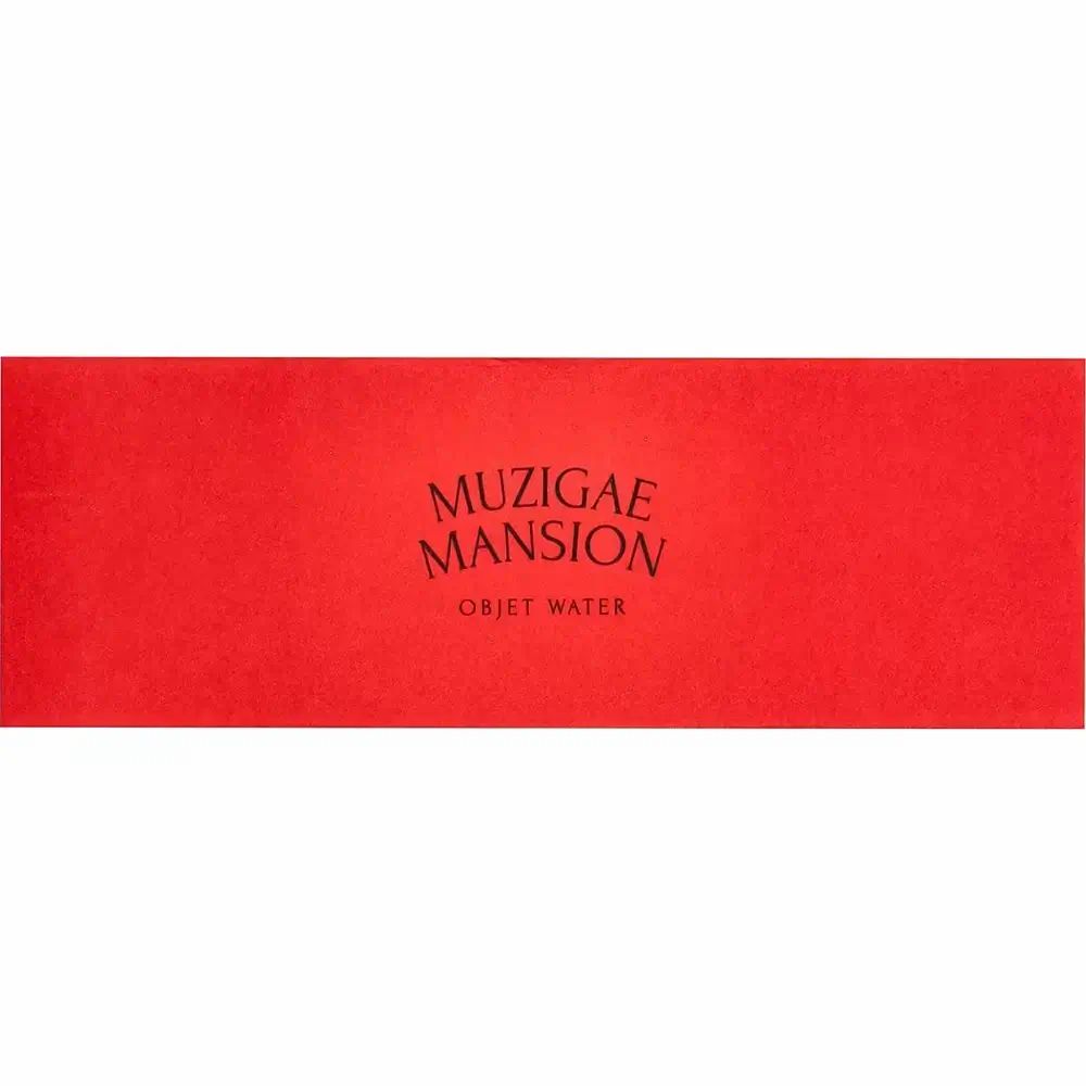 Carta rettangolare rossa con testo nero: MUZIGAE MANSION OBJET WATER.