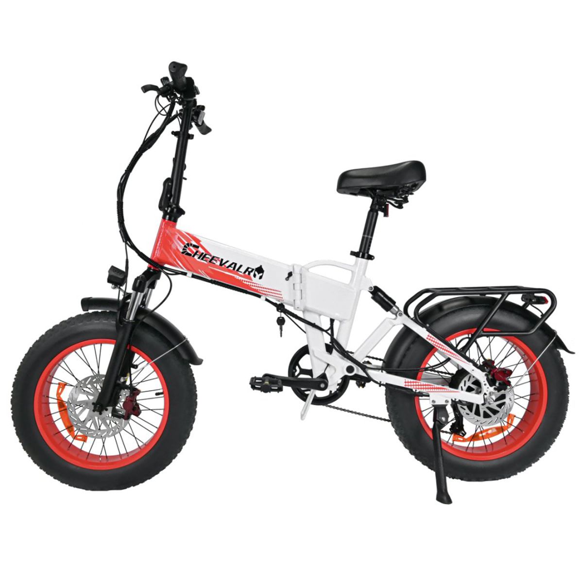 E-bike bianca e rossa. Ruote rosse, pneumatici neri. Sella nera. Portapacchi posteriore. Marchio Cheevalry.