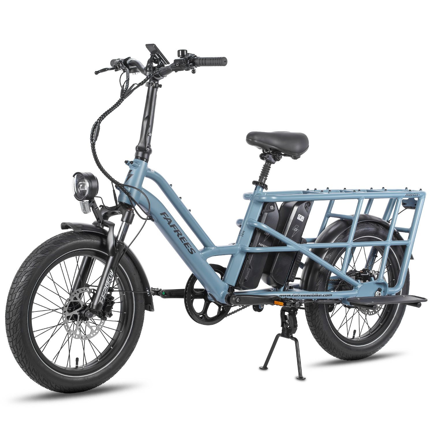 Bicicletta elettrica blu con portapacchi e batterie. Marchio FAFREES. Pneumatici neri e cavalletto.