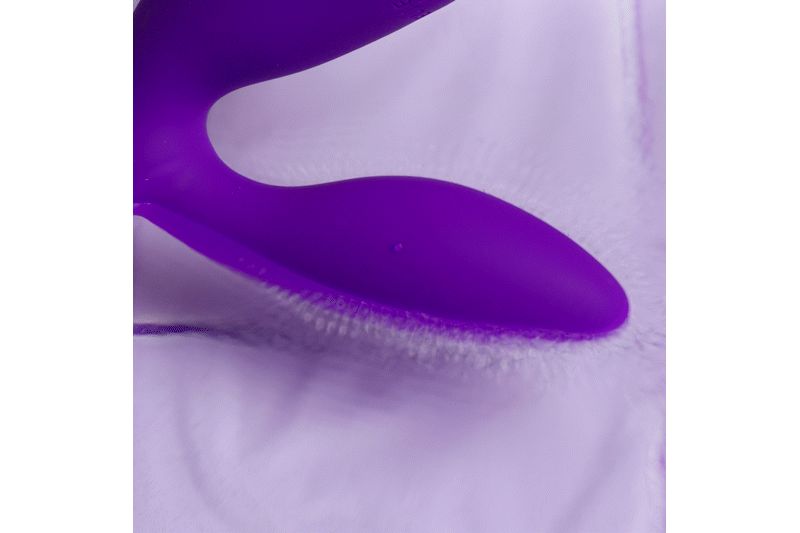 Prodotto viola dal design curvo. Forma morbida e arrotondata. Su sfondo bianco.