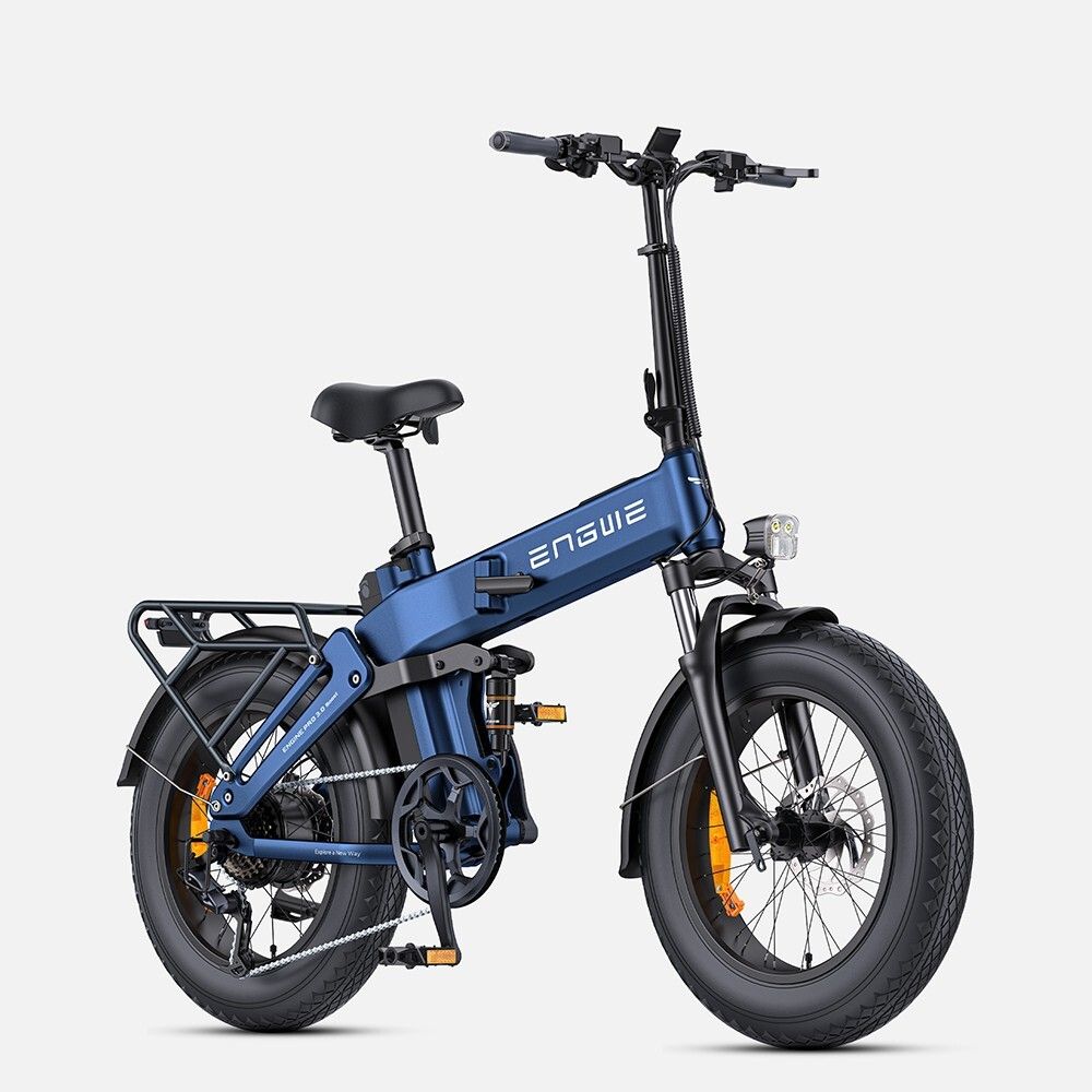 E-bike pieghevole blu con pneumatici neri e portapacchi. Il marchio ENGWE è visibile.