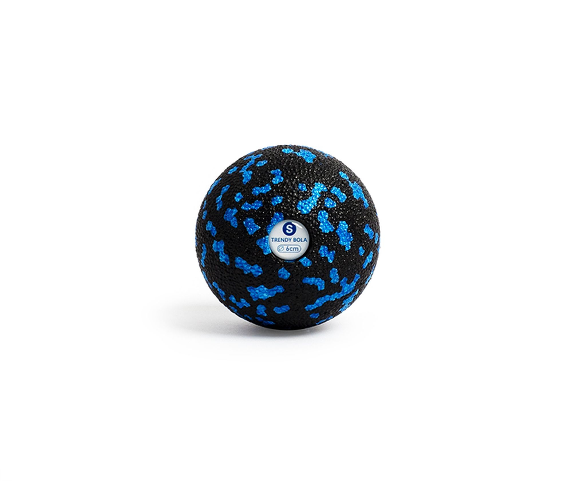 Pallina per fascia nera con punti blu. Adesivo con indicazione della taglia. Su sfondo bianco.