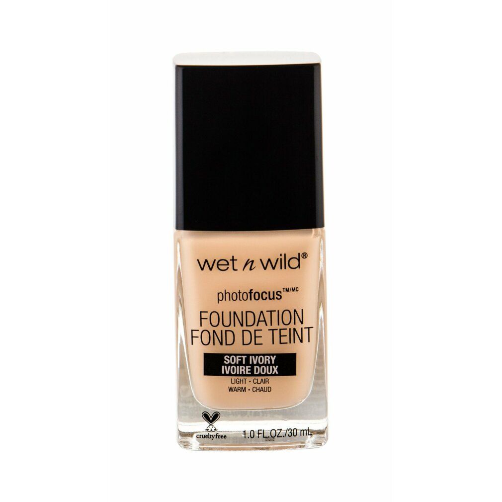 Fondotinta Wet n Wild Photofocus. Flacone con tappo nero. Tonalità Soft Ivory. Logo Cruelty Free. 30 ml.