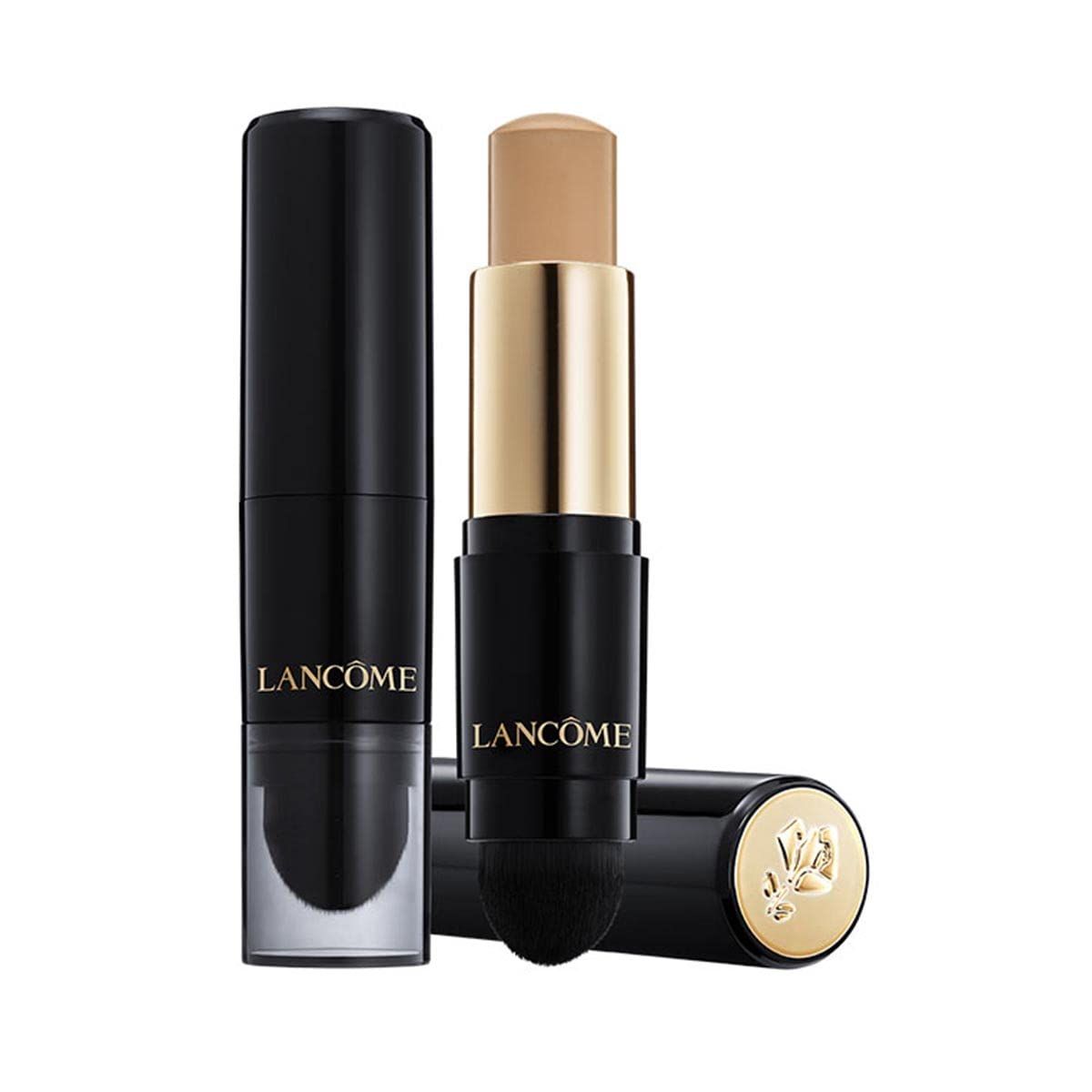 Lancôme Teint Idole Ultra Wear Stick 045 Beige Sable. Stick nero con applicatore dorato e spugna. Nome del prodotto visibile.