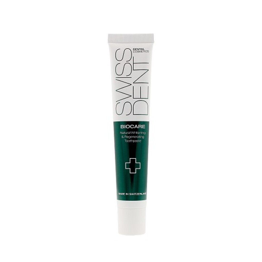 Tubo di dentifricio con banda verde. Scritta Swissdent, Biocare, Natural Whitening & Regenerating Toothpaste. Croce verde.