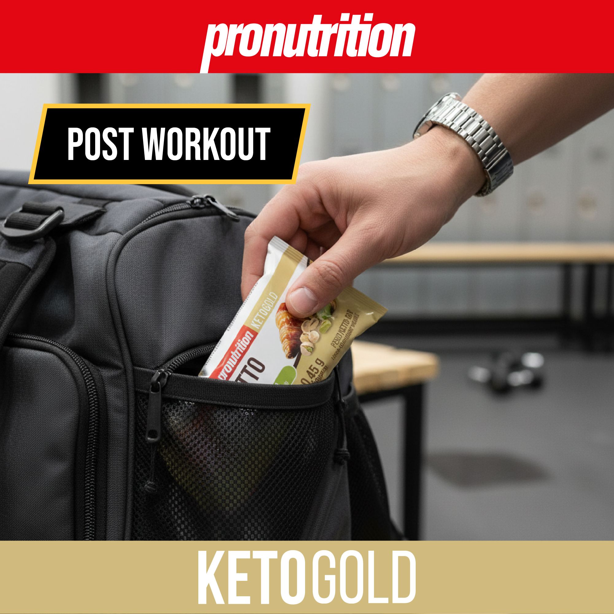 Mano che prende Cornetto Keto in borsa sportiva. Scritta: Keto Gold, Post Workout. Marchio Pronutrition.