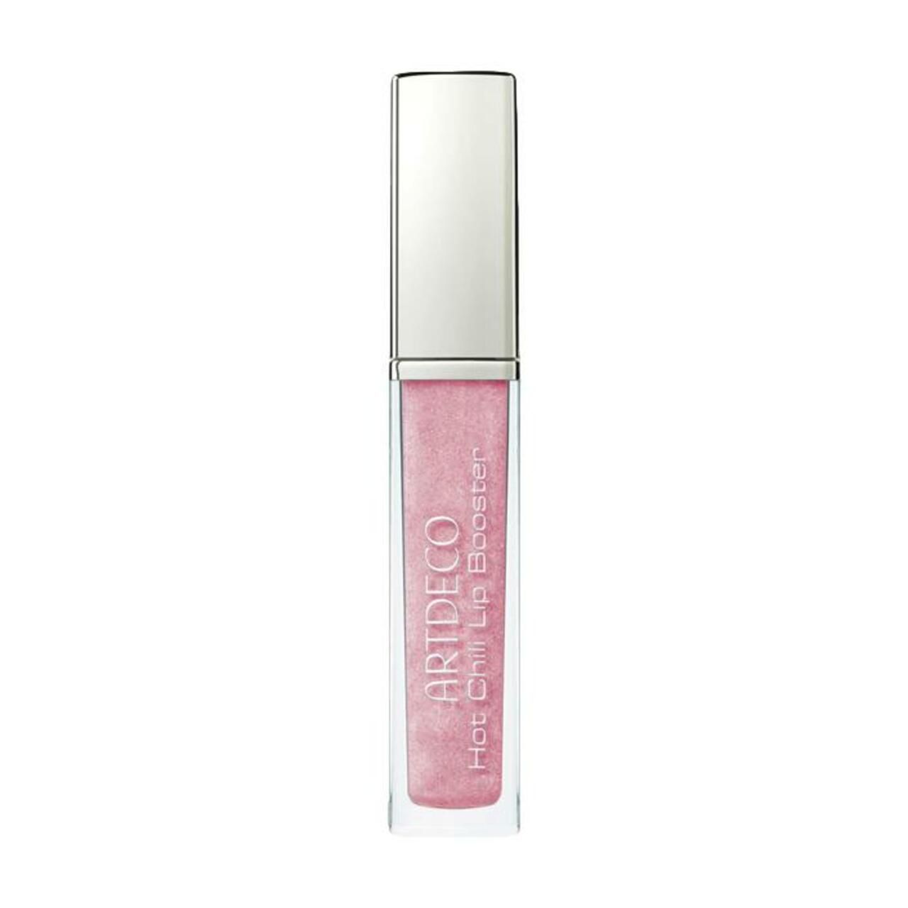 Artdeco Hot Chili Lip Booster, tubo trasparente, tappo argento. Contenuto rosa, testo del prodotto visibile.
