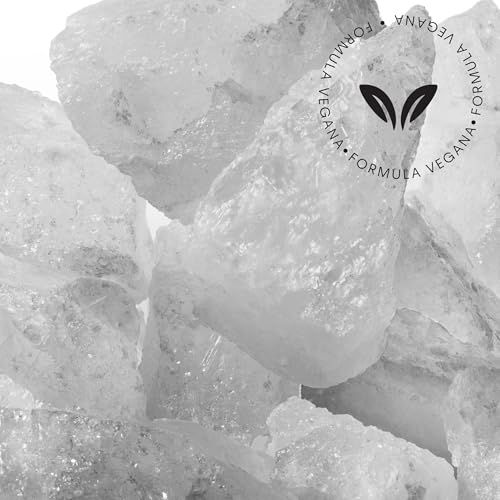Cumulo di pezzi cristallini bianchi. Logo vegano con foglie. Testo: Formula Vegana.