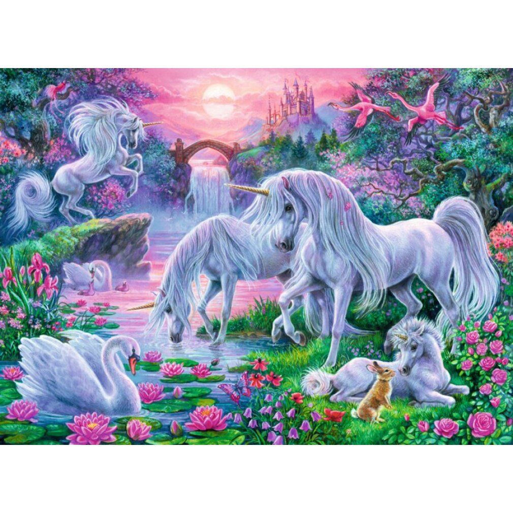 Puzzle con unicorni al tramonto. Scena con unicorni, cigni, cascata e castello sullo sfondo.