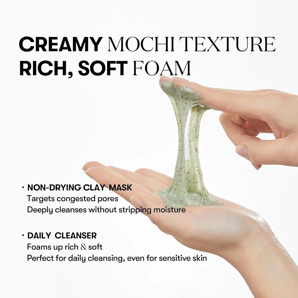 Mani che tengono una sostanza verde gelatinosa. Testo: Creamy Mochi Texture, Rich, Soft Foam. Non-drying Clay Mask, Daily Cleanser.